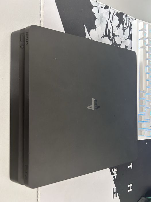 Ps 4 slim в хорошем состояни