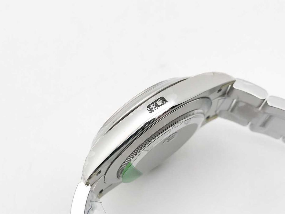 Rolex Oyster Perpetual 124300 41mm Червен циферблат – реални снимки – Sofia