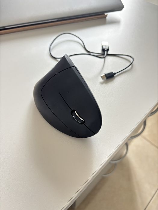 Вертикална безжична, ергономична мишка, bluetooth, презареждаема