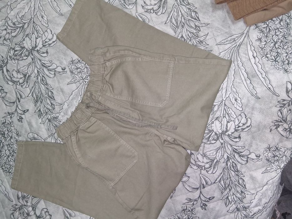 Pantaloni dama marimea 32,vin stramti sus