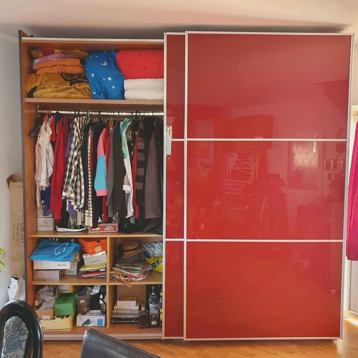 Vanzare dulap dressing  rosu