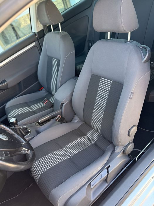 Golf 5 . Stare impecabila . Recent adus in țară