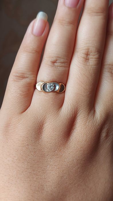 Продам золотое кольцо 585