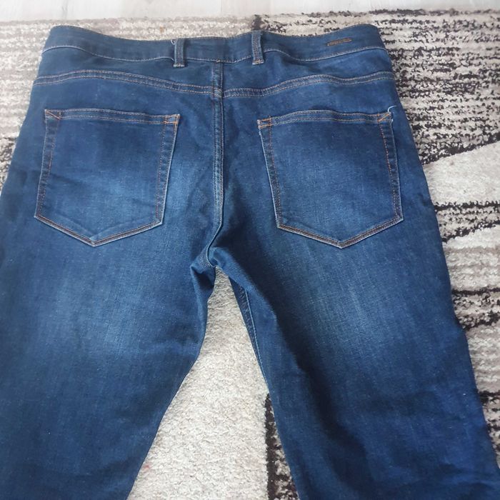 Vand jeans de dama PULL&BEAR  50 de lei
