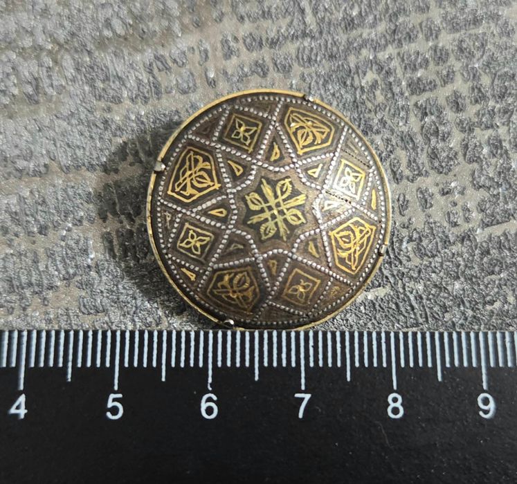 Brosa damascena- aur negru de Toledo