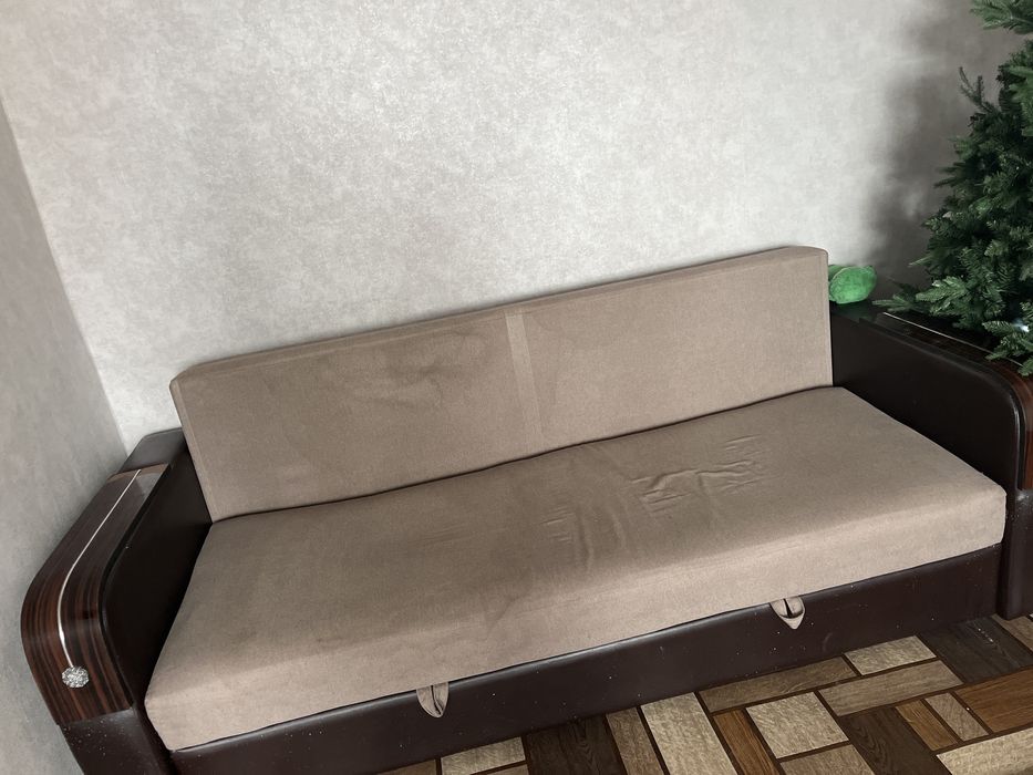 Продам диван раскладной  б/у