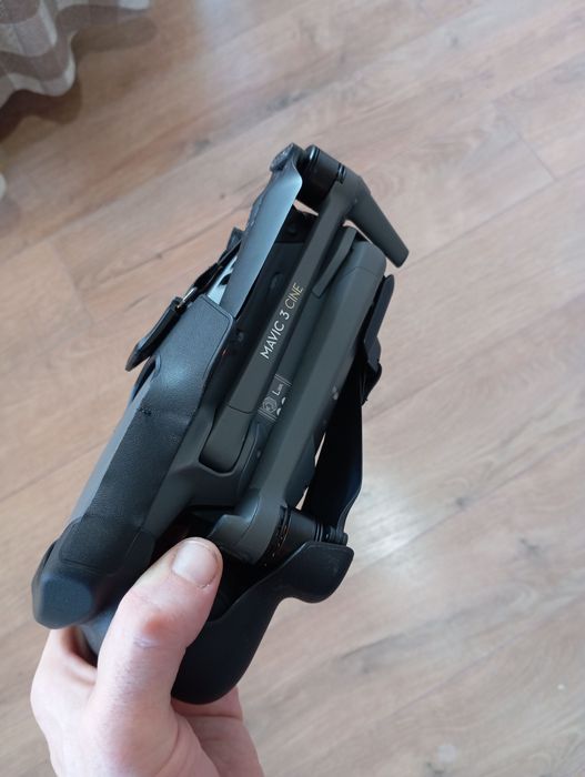 DJI Mavic 3 CINE Premium Combo - професионален дрон в отлично състояние