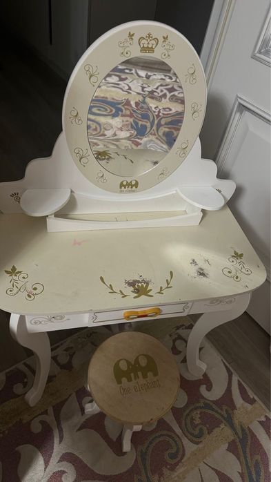 Туалетный столик детский , доя девочки !