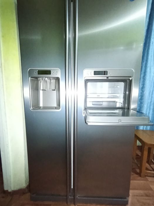 Холодильник SAMSUNG Side-by-Side.