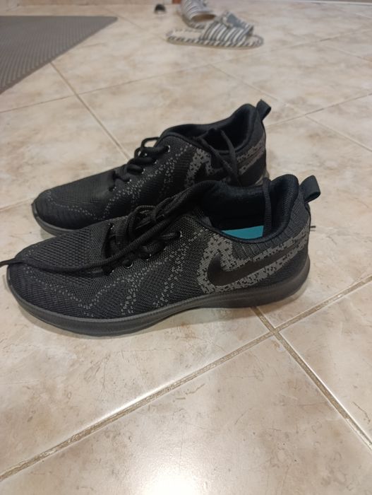 Продам кроссовки мужские