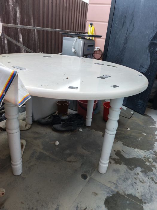 Стол круглый глянцевый