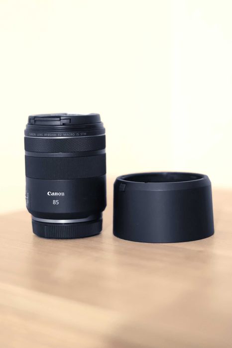 Canon RF 85mm f/2 Macro IS STM + сенник