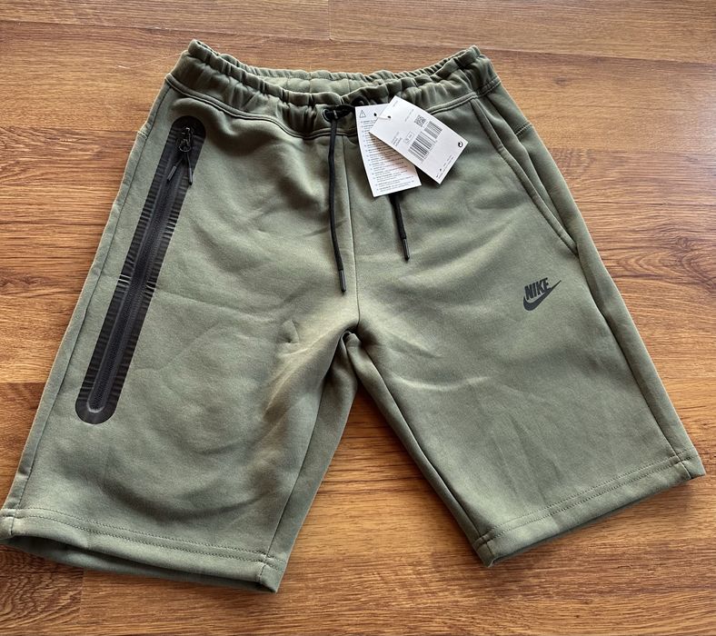 Мъжки,памучни,къси панталонки Nike в масленозелено с активен джоб