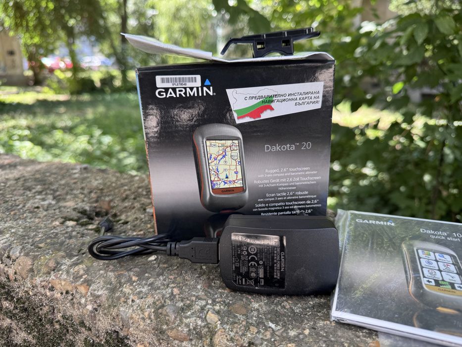 Продавам компактна планинска GPS навигация Garmin Dakota 20
