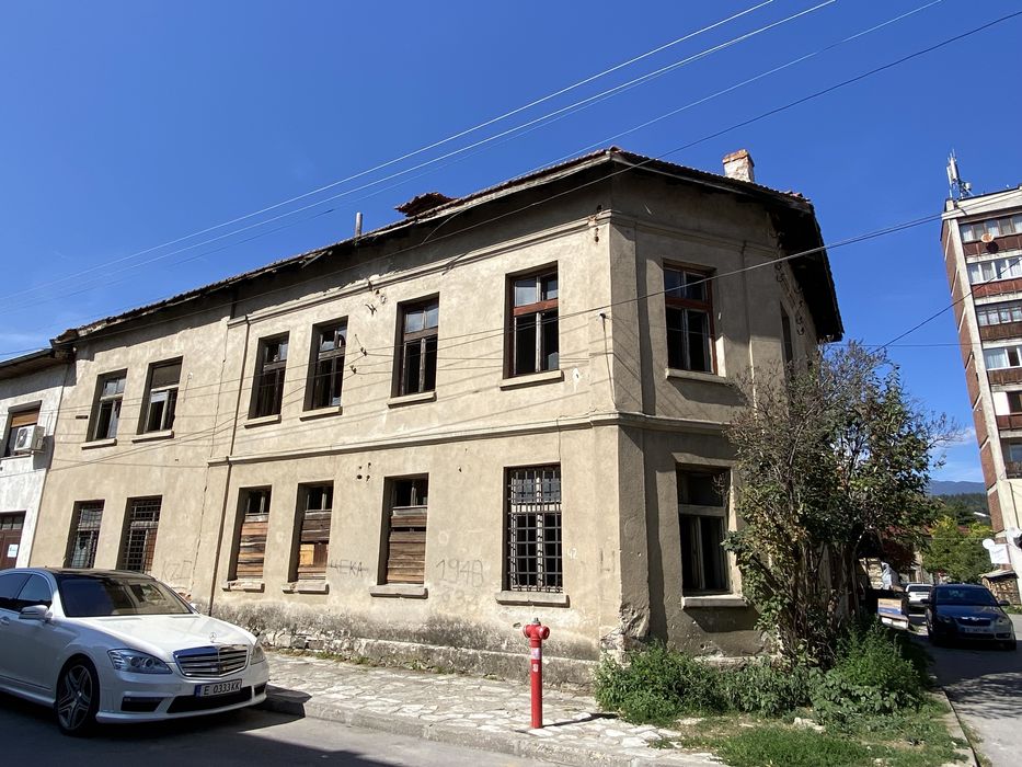 Продава се Къща в Разлог - 300 кв.м за 334 €/кв.м - Снимка #3