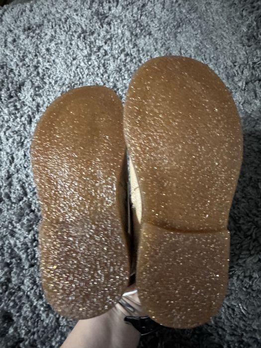 Botine noi cu eticheta:Fred&Flo marimi dispon:22,23,24,25,26,27,28