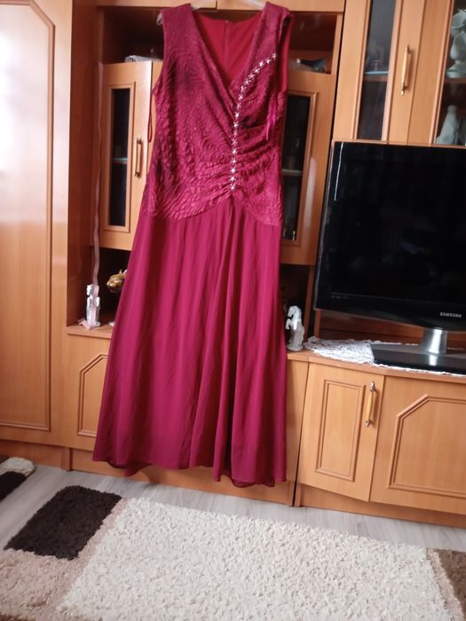 Rochii si costume ocazie