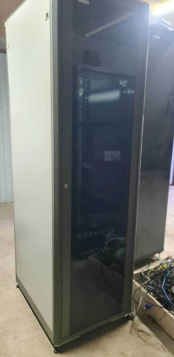 Серверный шкаф коммуникационный