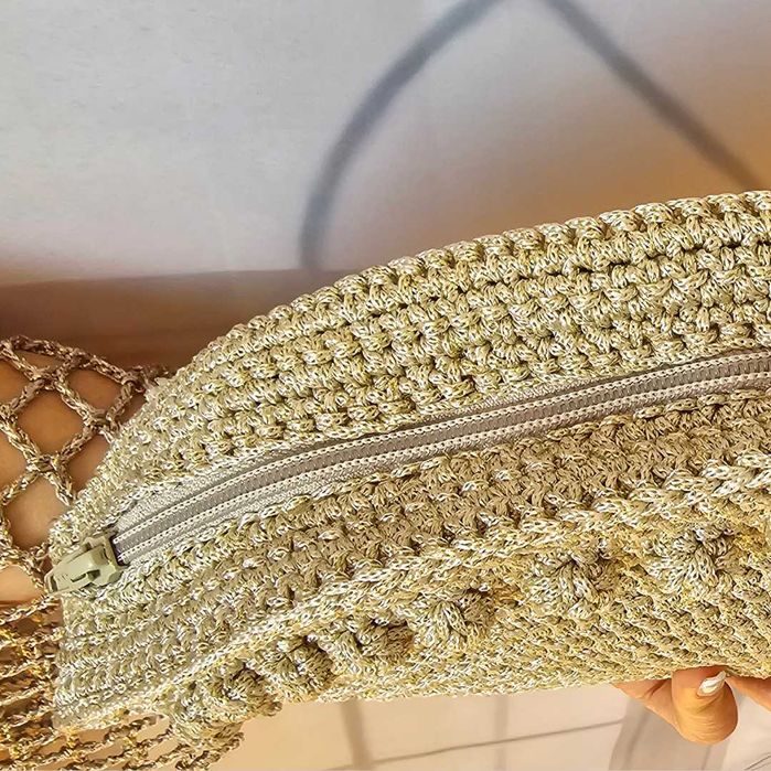 Уникалена наметка ръчно плетена с ресни в злато и чанта