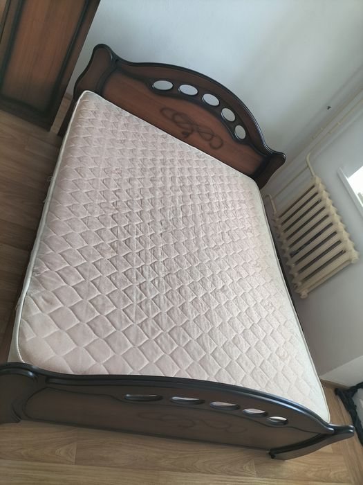 Продается спальный гарнитур