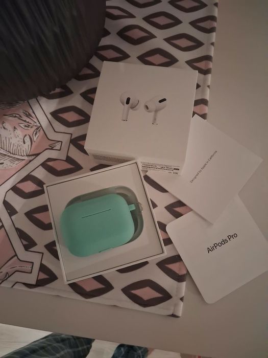 Căști Apple AirPods Pro 1 (cu carcasă de încărcare MagSafe) - Pachet complet + husă cadou