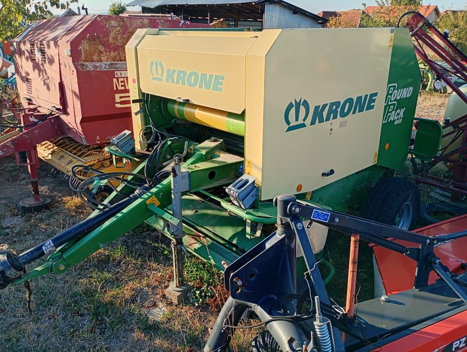 Presa baloți rotunzi Claas Rollant 46 Krone plasa