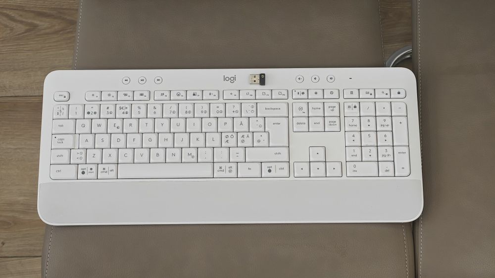 Клавиатура Logitech K650, с Logi Bolt адаптер