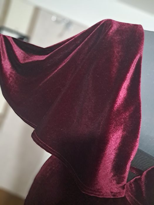 Salopeta catifea elastica ,Marimea 36/38,foarte practica și elegantă