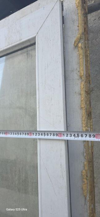 Пластиковая дверь со стеклом