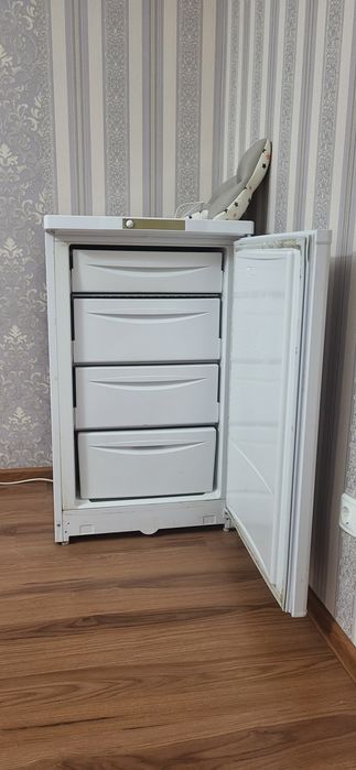 Морозилка Indesit