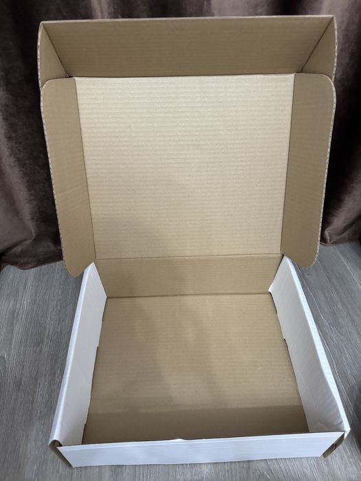 Подарочная коробка. Размер 25*30