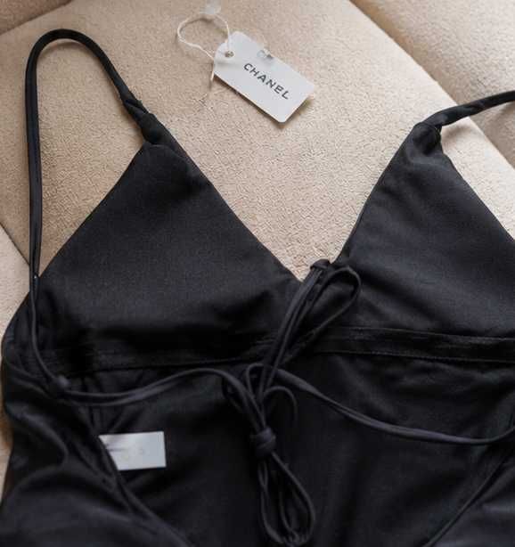 chanel цял черен бански с прашка нов с гол гръб и презрамки триъгълно деколте луксозен на шанел