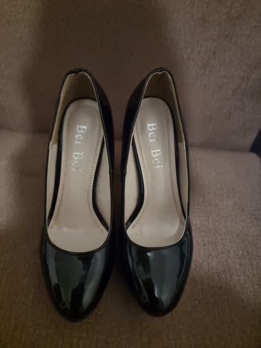Pantofi cu toc trendy