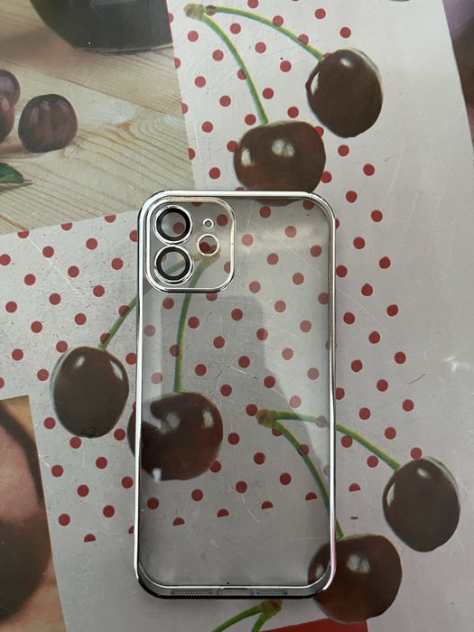 Чехлы на айфон 12