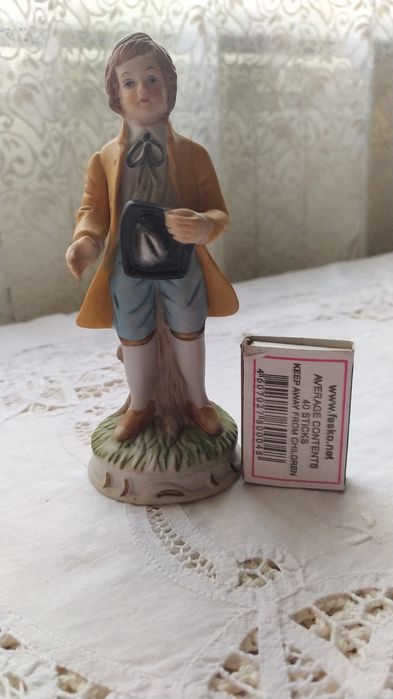 Статуэтки фарфор