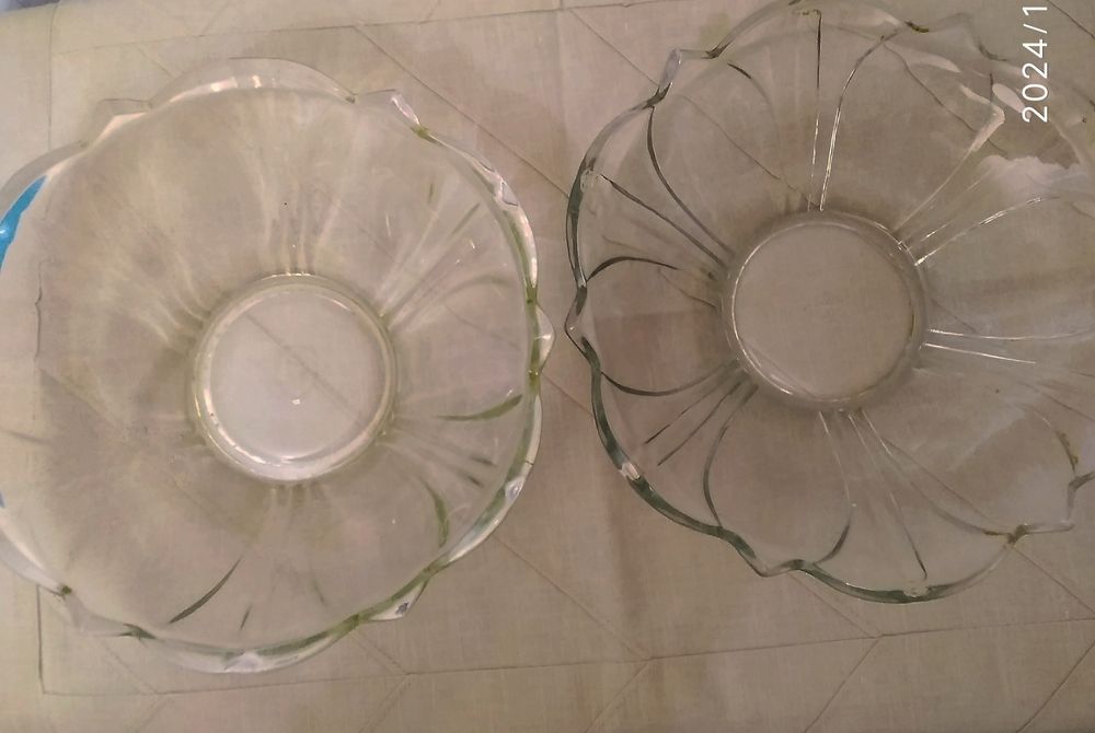 Посуда из прошлого в отличном состоянии.