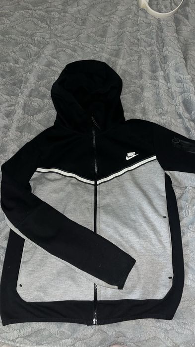 Екип на Nike tech