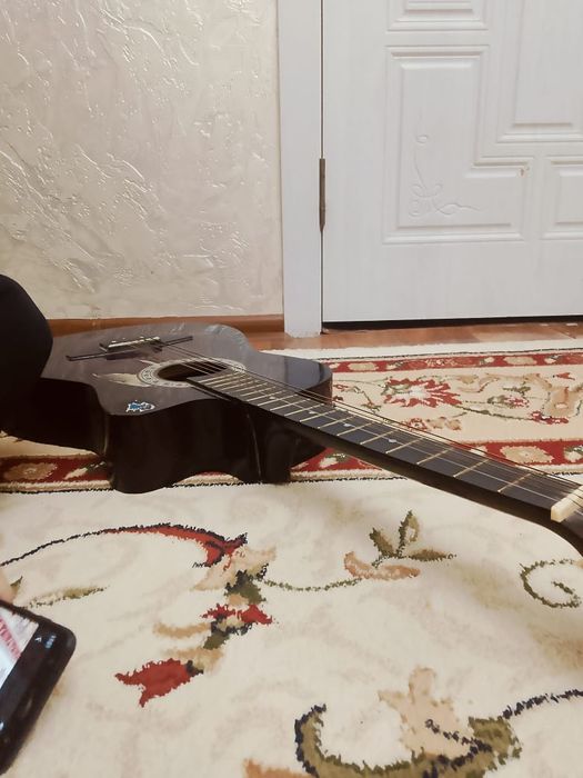 Гитара за 8000т .