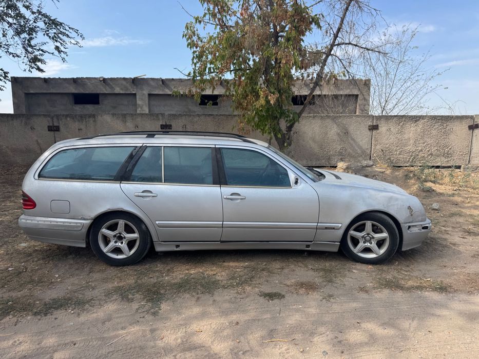 Mercedes Benz E270