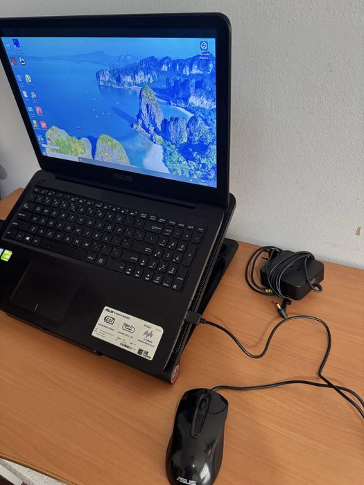 Vând Laptop Asus X556U i7