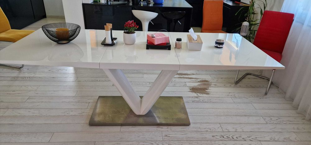 Луксозна Tрапезна Разтегателна Маса и 6 дизайнерски стола