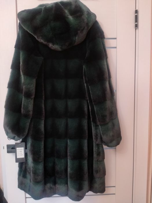 Продаю женскую шубу