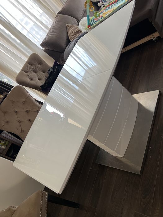 Разгаваема трапезна маса