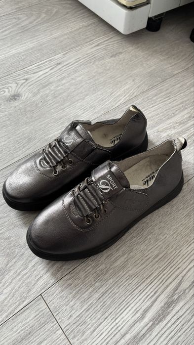 Продам женскую обувь