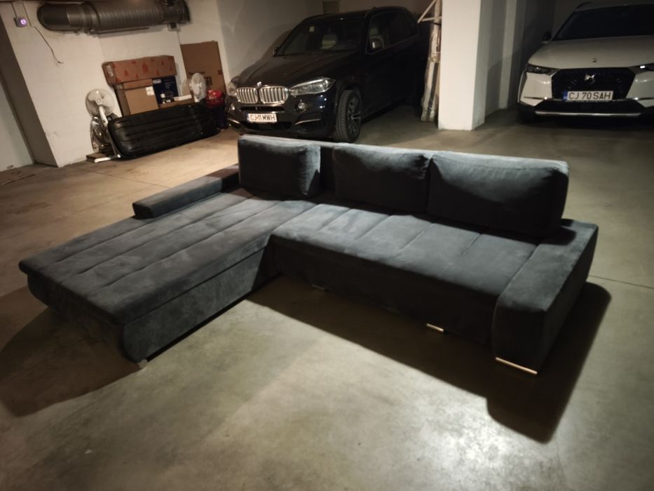 Coltar extensibil cu lada de depozitare in stare foarte buna