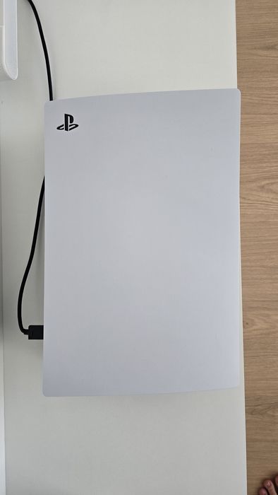 PlayStation 5 (белая, дисковод) + геймпад DualSense