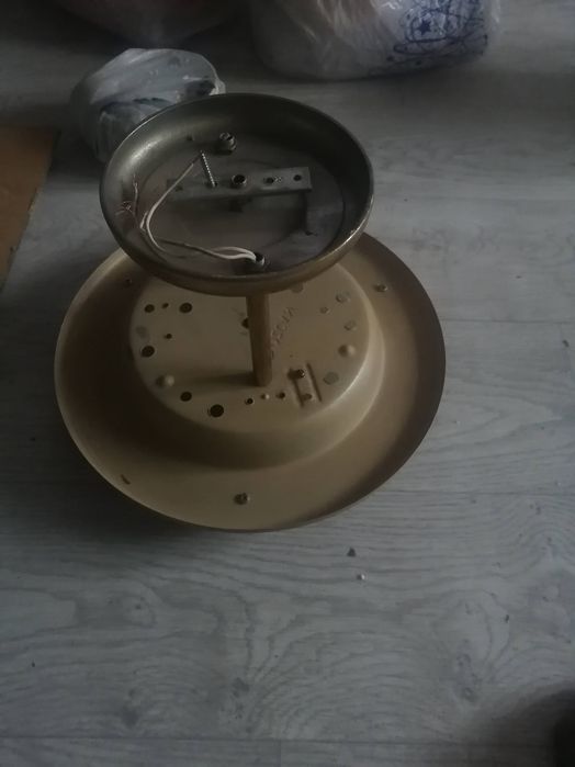 Продам люстру и светильники