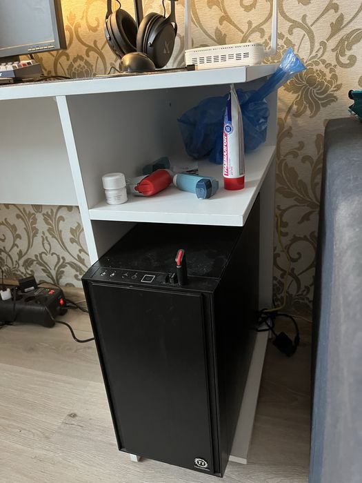 Стол письменный/компьютерный/офисный