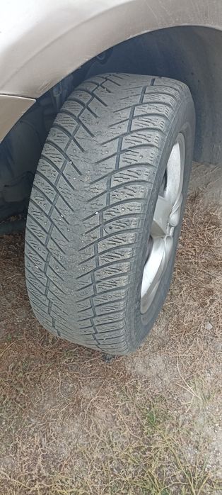 Шины зимние 235/55/18