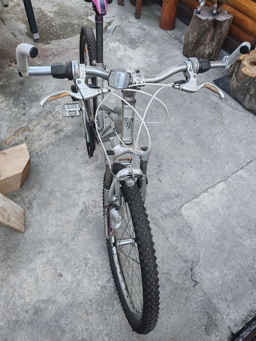 Vînd  bicicleta trek